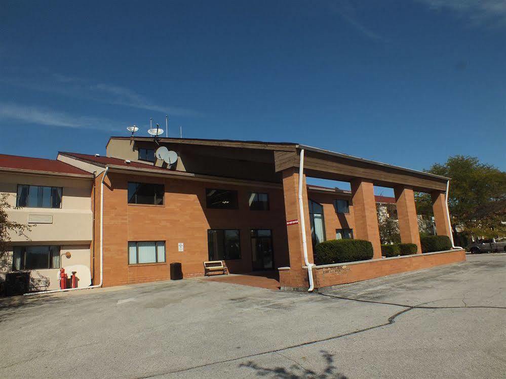 Travelodge Indianapolis Castleton Bagian luar foto